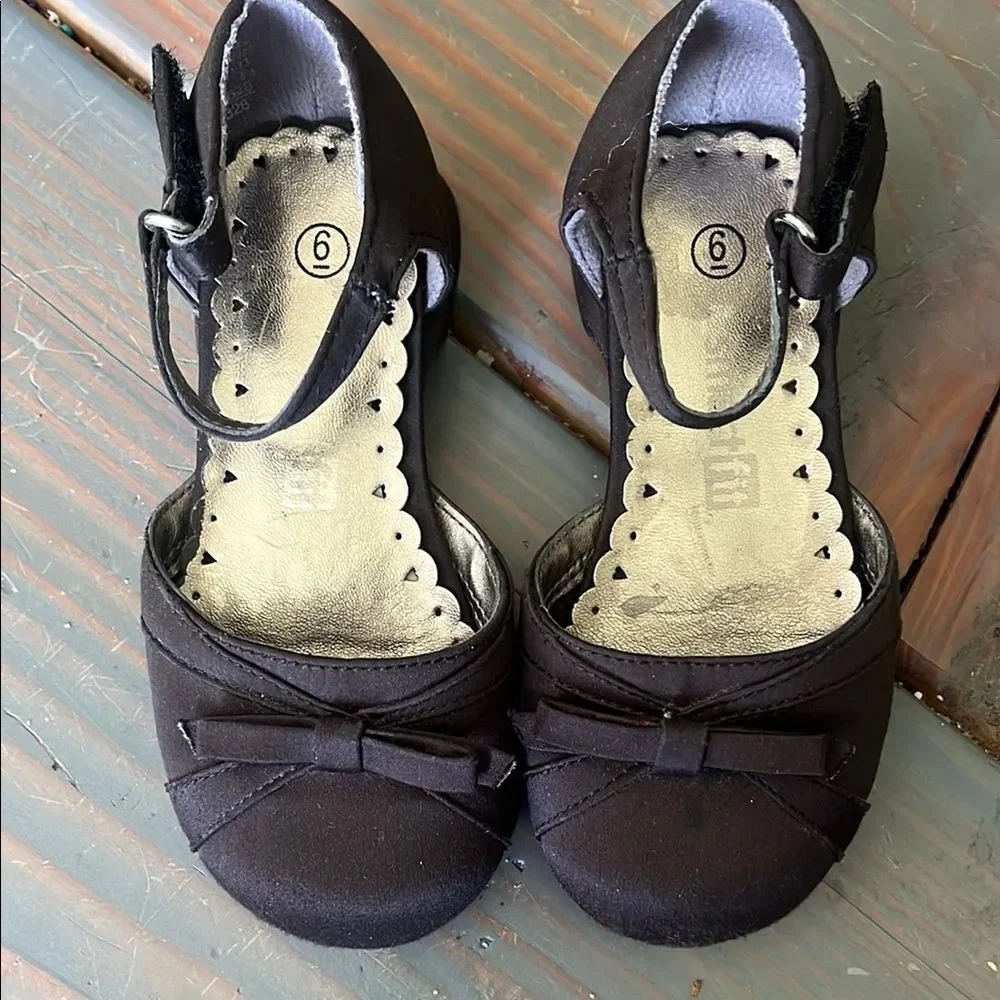 Elegant Black Baby Girl Shoes with Bow Detail